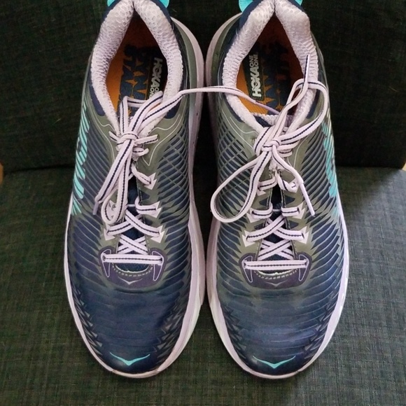 super cushioned running shoes